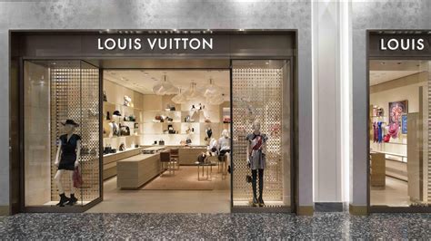 does saks fifth avenue sell louis vuitton|louis vuitton 5th ave.